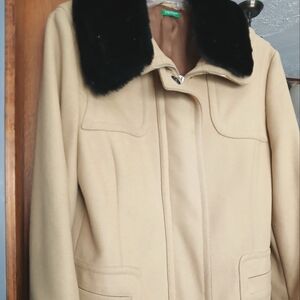 Benetton Wool Coat/Jacket made in Romania woman size 46 zip up"fur" detach colla